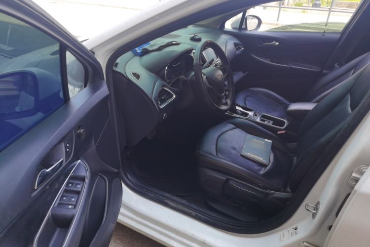 Used Chevrolet Cruze 2018 320 Automatic Pioneer Sunroof Edition Driver Seat