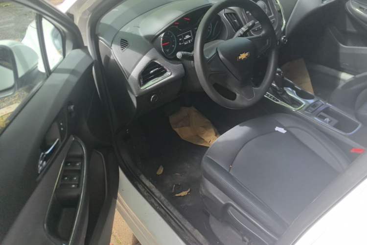 Used Chevrolet Cruze 2018 320 Automatic Pioneer Sunroof Edition Driver Seat