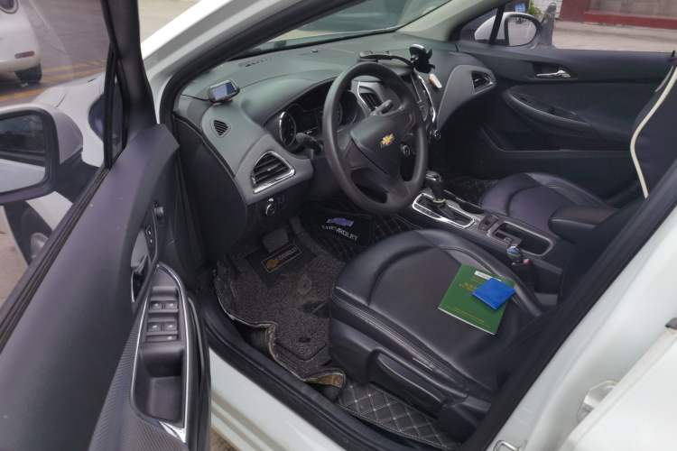 Used Chevrolet Cruze 2018 320 Automatic Pioneer Sunroof Edition Driver Seat