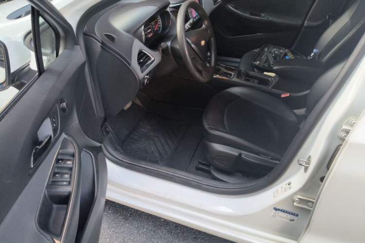 Used Chevrolet Cruze 2018 320 Automatic Pioneer Sunroof Edition Driver Seat