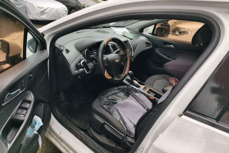 Used Chevrolet Cruze 2018 320 Automatic Pioneer Sunroof Edition Driver Seat