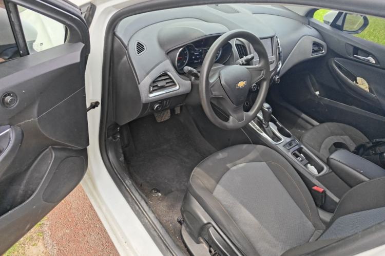 Used Chevrolet Cruze 2018 320 Automatic Pioneer Sunroof Edition Driver Seat
