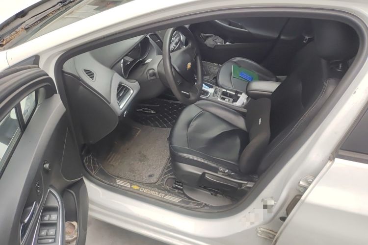 Used Chevrolet Cruze 2018 320 Automatic Pioneer Sunroof Edition Driver Seat