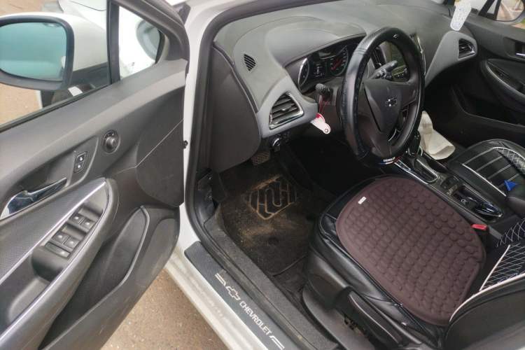 Used Chevrolet Cruze 2018 320 Automatic Pioneer Sunroof Edition Driver Seat