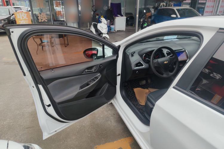 Used Chevrolet Cruze 2018 320 Automatic Pioneer Sunroof Edition Driver Seat