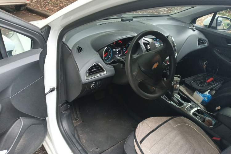 Used Chevrolet Cruze 2018 320 Automatic Pioneer Sunroof Edition Driver Seat
