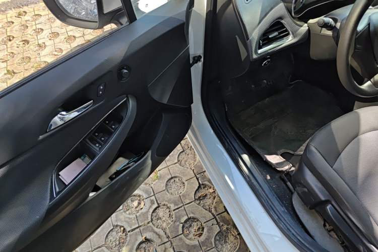 Used Chevrolet Cruze 2018 320 Automatic Pioneer Sunroof Edition Driver Seat