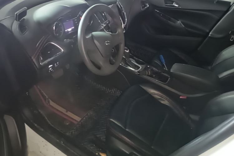 Used Chevrolet Cruze 2018 Redline 320 Automatic Pioneer Edition Driver Seat
