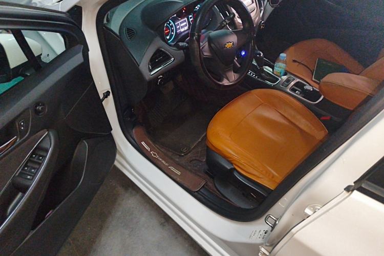 Used Chevrolet Cruze 2018 320 Automatic Pioneer Sunroof Edition Driver Seat
