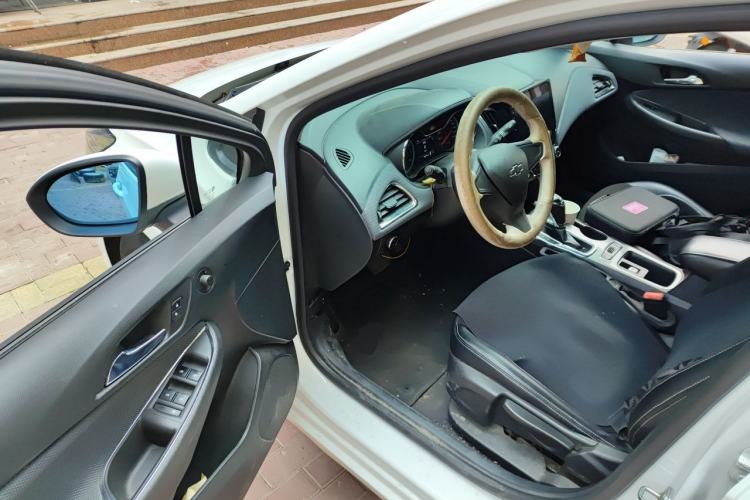 Used Chevrolet Cruze 2018 Hatchback 320 Automatic Pioneer Sunroof Edition Driver Seat