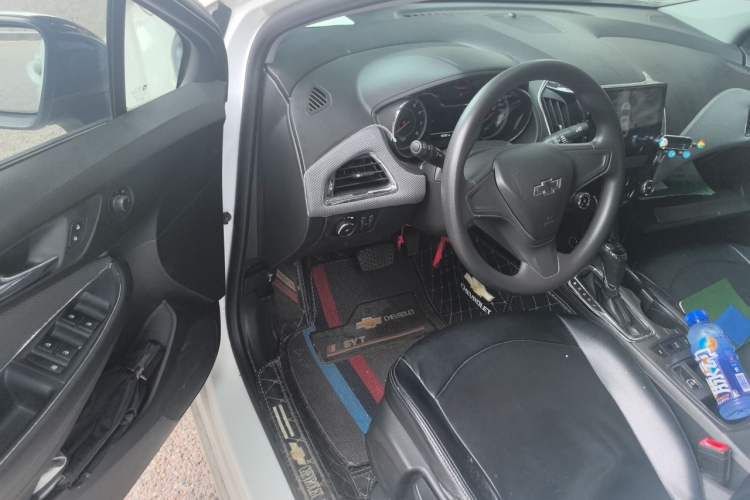 Used Chevrolet Cruze 2018 Redline 320 Automatic Pioneer Edition Driver Seat