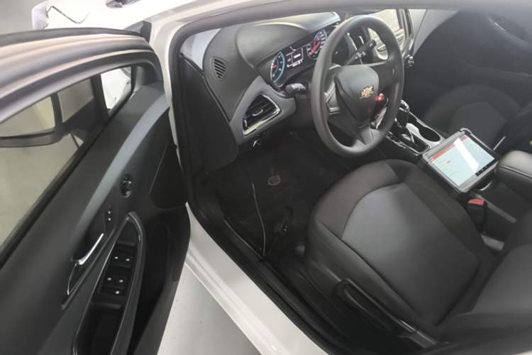 Used Chevrolet Cruze 2018 320 Automatic Pioneer Sunroof Edition Driver Seat