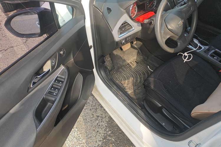 Used Chevrolet Cruze 2018 Redline 320 Automatic Pioneer Edition Driver Seat