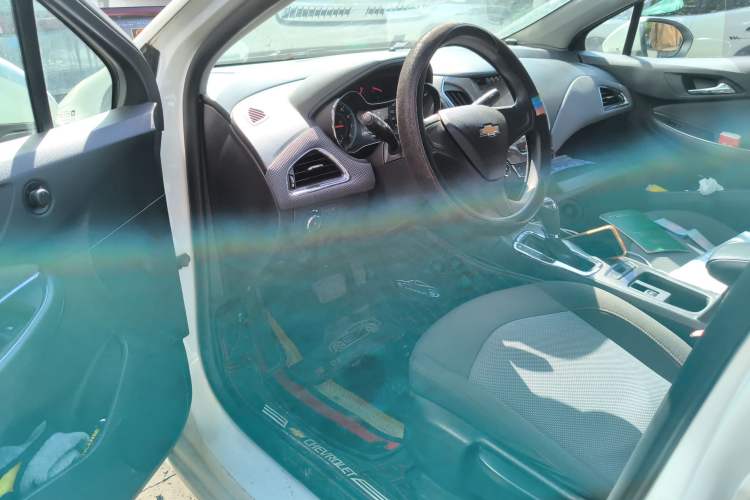 Used Chevrolet Cruze 2018 320 Automatic Pioneer Sunroof Edition Driver Seat