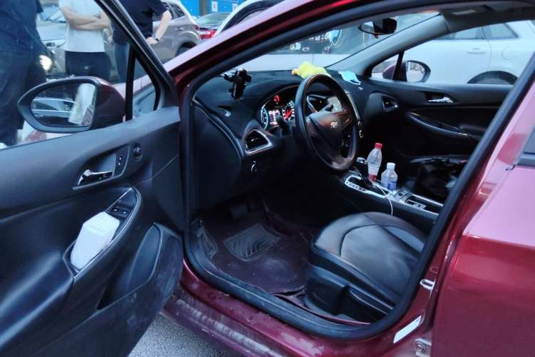 Used Chevrolet Cruze 2018 320 Automatic Pioneer Sunroof Edition Driver Seat