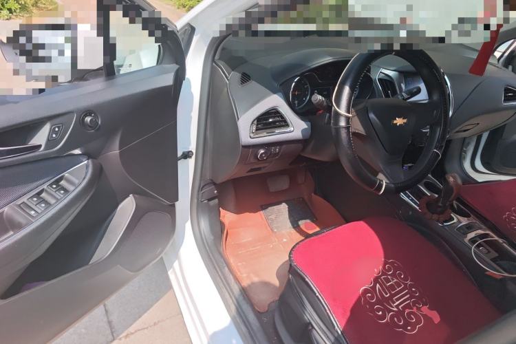Used Chevrolet Cruze 2018 320 Automatic Pioneer Sunroof Edition Driver Seat