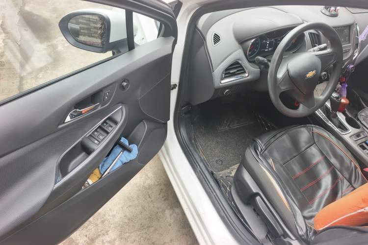 Used Chevrolet Cruze 2018 320 Automatic Pioneer Sunroof Edition Driver Seat