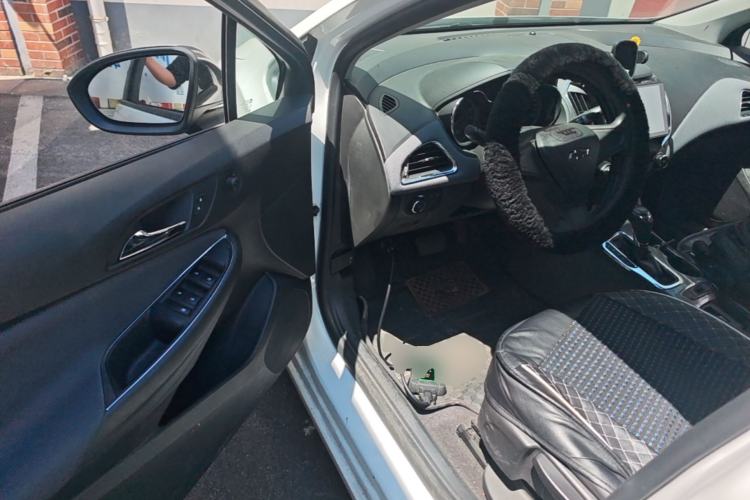 Used Chevrolet Cruze 2018 Redline 320 Automatic Pioneer Edition Driver Seat