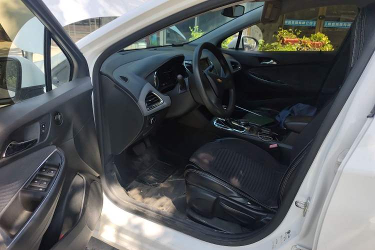 Used Chevrolet Cruze 2018 320 Automatic Pioneer Sunroof Edition Driver Seat