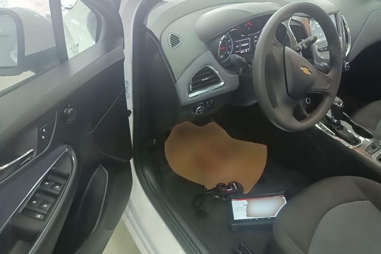 Used Chevrolet Cruze 2018 320 Automatic Pioneer Sunroof Edition Driver Seat