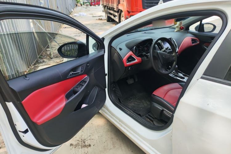 Used Chevrolet Cruze 2018 Redline 320 Automatic Pioneer Edition Driver Seat