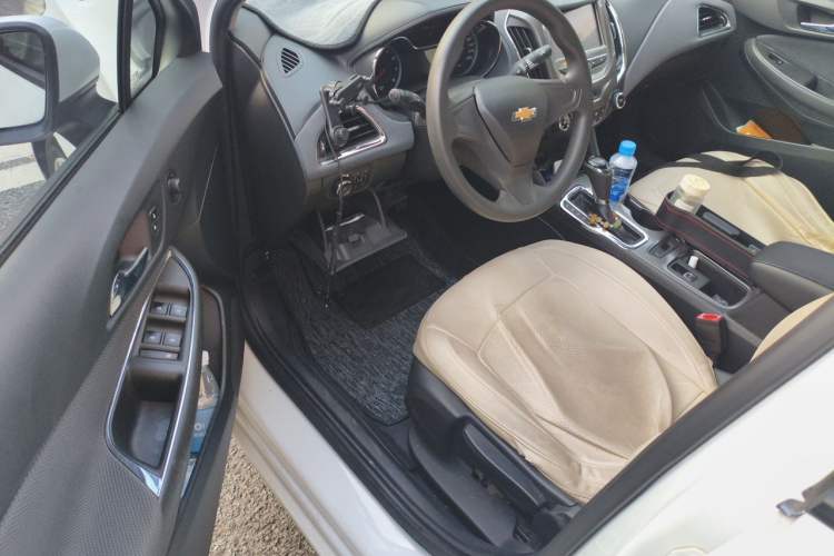 Used Chevrolet Cruze 2018 320 Automatic Pioneer Sunroof Edition Driver Seat