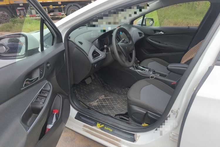 Used Chevrolet Cruze 2018 320 Automatic Pioneer Sunroof Edition Driver Seat