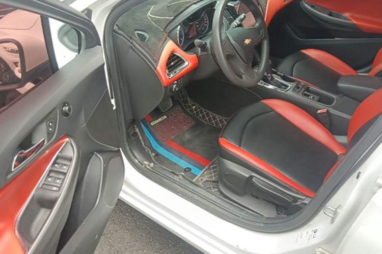 Used Chevrolet Cruze 2018 320 Automatic Pioneer Sunroof Edition Driver Seat
