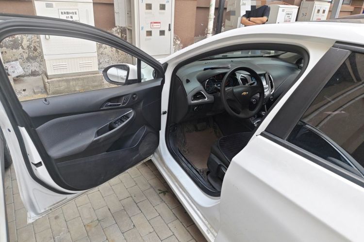 Used Chevrolet Cruze 2018 Revised Version 320 Automatic Pioneer Edition Driver Seat