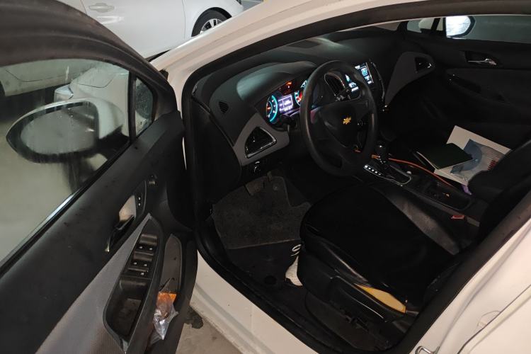 Used Chevrolet Cruze 2018 320 Automatic Pioneer Sunroof Edition Driver Seat