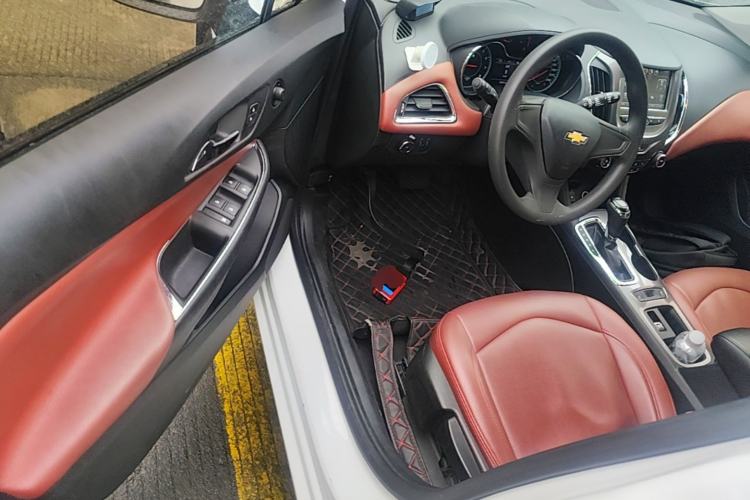 Used Chevrolet Cruze 2018 Hatchback 320 Automatic Pioneer Sunroof Edition Driver Seat