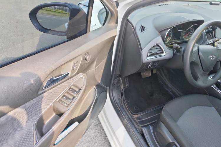 Used Chevrolet Cruze 2018 Redline 320 Automatic Pioneer Edition Driver Seat