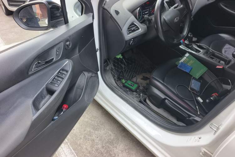 Used Chevrolet Cruze 2018 Redline 320 Automatic Pioneer Edition Driver Seat