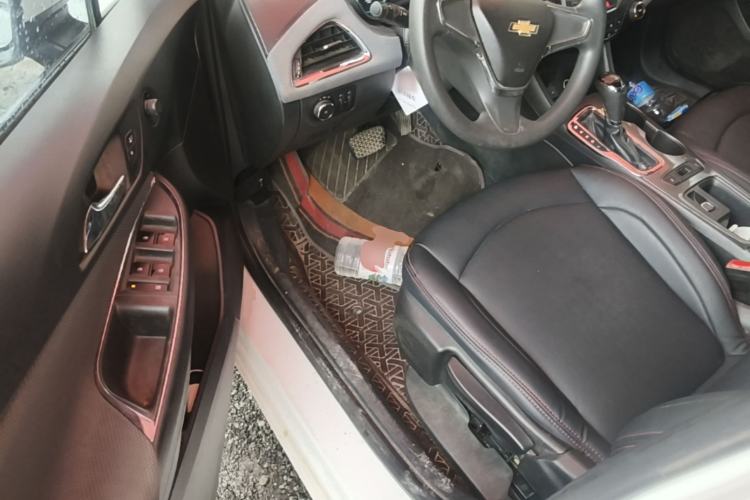 Used Chevrolet Cruze 2018 320 Automatic Pioneer Sunroof Edition Driver Seat