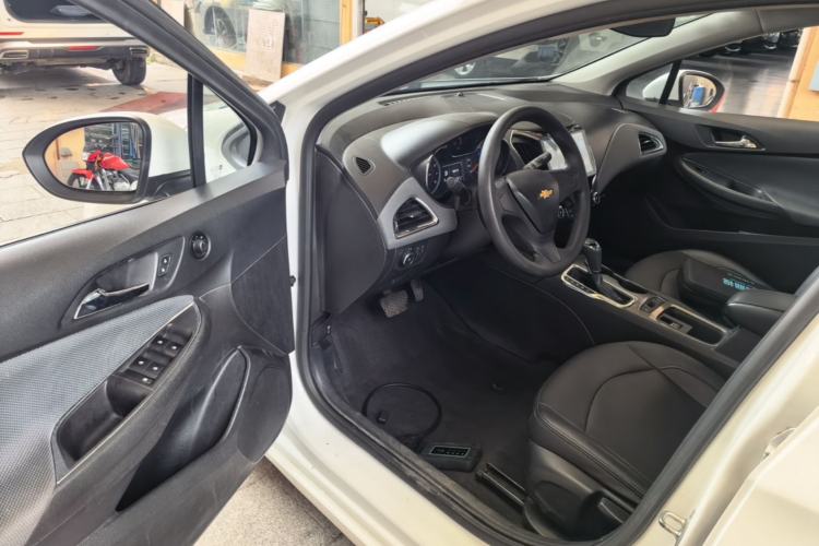 Used Chevrolet Cruze 2018 320 Automatic Pioneer Sunroof Edition Driver Seat