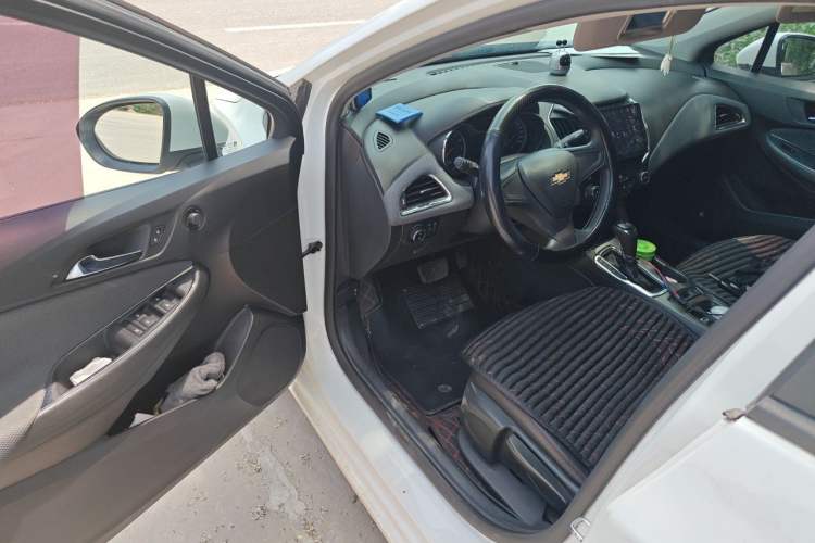 Used Chevrolet Cruze 2018 320 Automatic Pioneer Sunroof Edition Driver Seat
