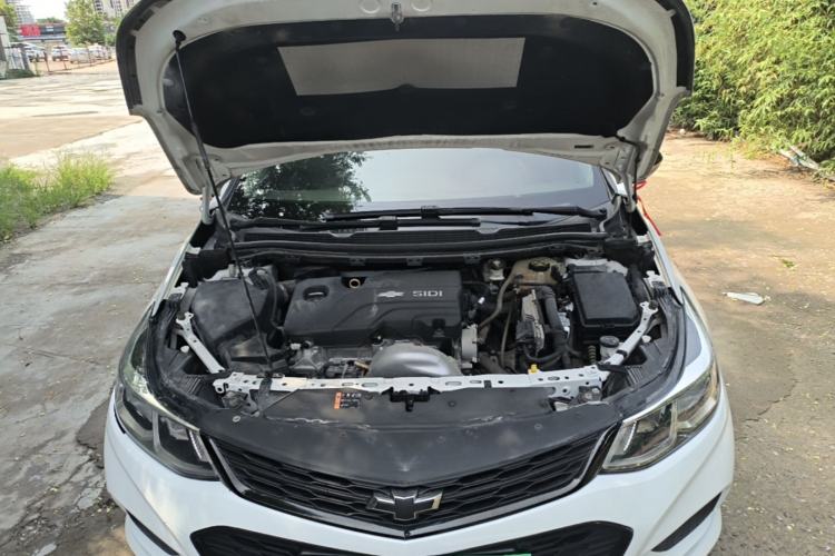 Used Chevrolet Cruze 2018 Redline 320 Automatic Pioneer Edition Engine Bay