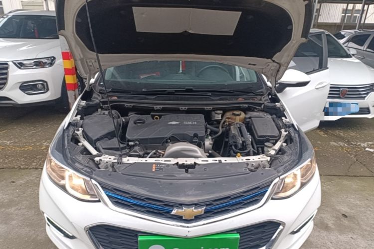 Used Chevrolet Cruze 2018 Hatchback 320 Automatic Pioneer Sunroof Edition Engine Bay