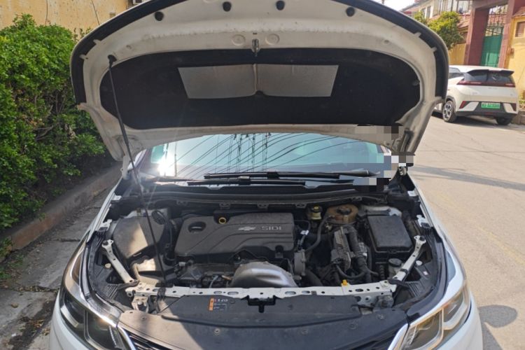 Used Chevrolet Cruze 2018 Hatchback 320 Automatic Pioneer Sunroof Edition Engine Bay