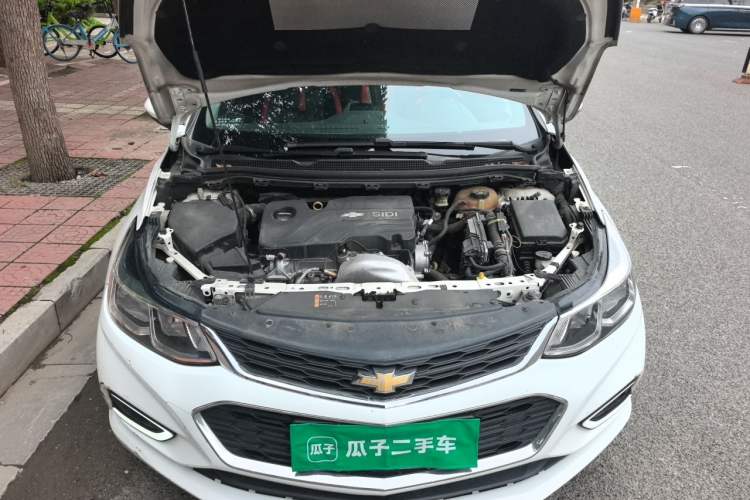 Used Chevrolet Cruze 2018 Hatchback 320 Manual Pioneer Edition Engine Bay