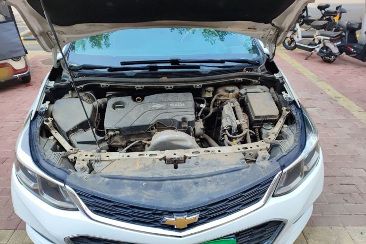Used Chevrolet Cruze 2018 Hatchback 320 Automatic Pioneer Sunroof Edition Engine Bay