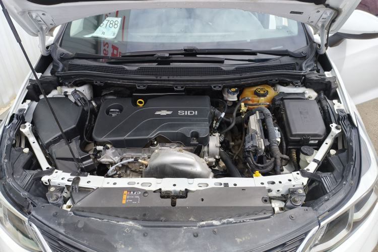 Used Chevrolet Cruze 2018 Hatchback 320 Automatic Pioneer Sunroof Edition Engine Bay