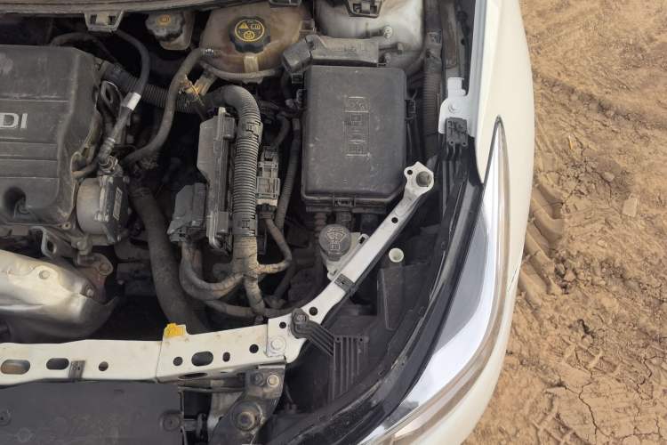 Used Chevrolet Cruze 2018 320 Automatic Pioneer Sunroof Edition Engine Bay Left