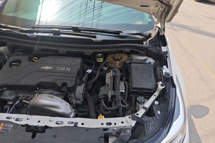 Used Chevrolet Cruze 2018 Hatchback 320 Automatic Pioneer Sunroof Edition Engine Bay Left