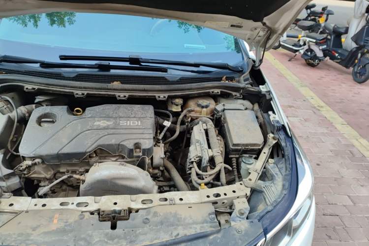 Used Chevrolet Cruze 2018 Hatchback 320 Automatic Pioneer Sunroof Edition Engine Bay Left