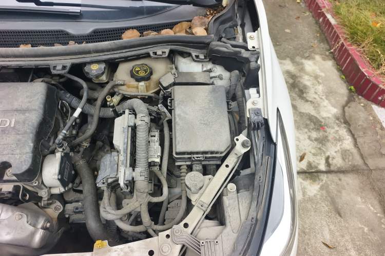 Used Chevrolet Cruze 2018 320 Automatic Pioneer Sunroof Edition Engine Bay Left