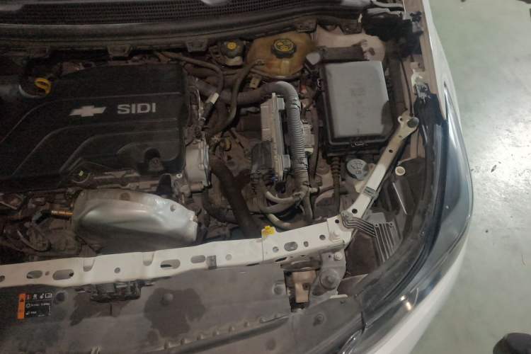 Used Chevrolet Cruze 2018 320 Manual Xuanfeng Edition Engine Bay Left