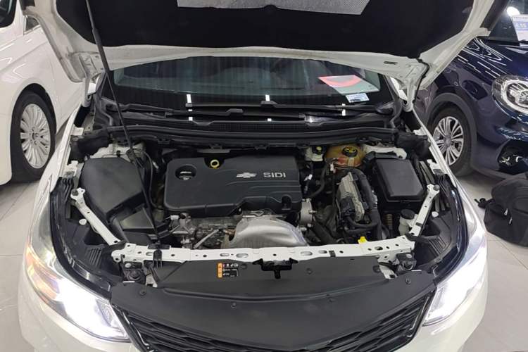 Used Chevrolet Cruze 2018 Redline 320 Automatic Pioneer Edition Engine Bay