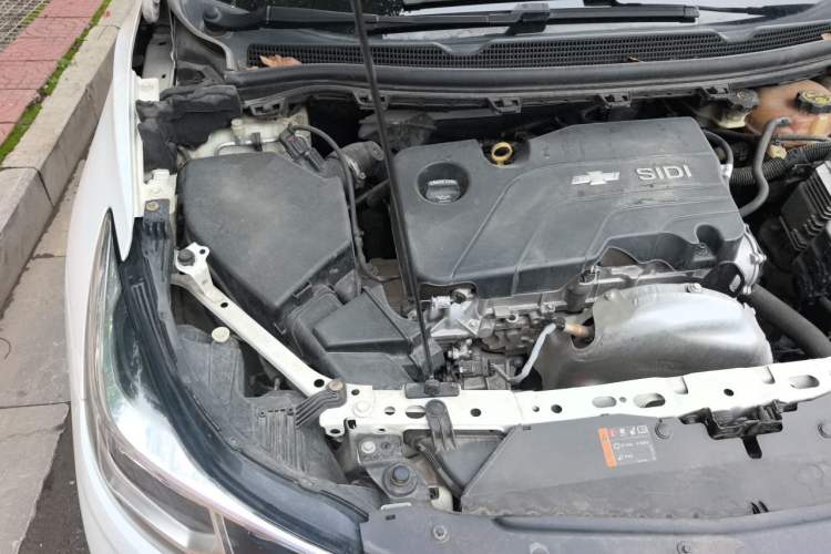 Used Chevrolet Cruze 2018 Hatchback 320 Manual Pioneer Edition Engine Bay Right