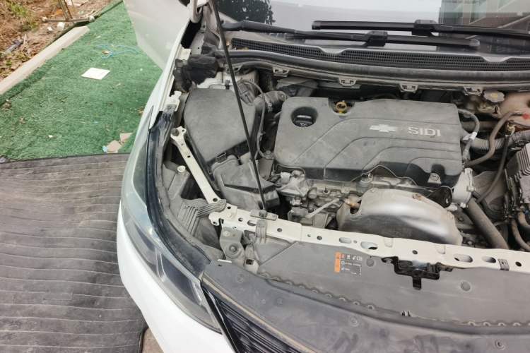 Used Chevrolet Cruze 2018 Redline 320 Automatic Pioneer Edition Engine Bay Right